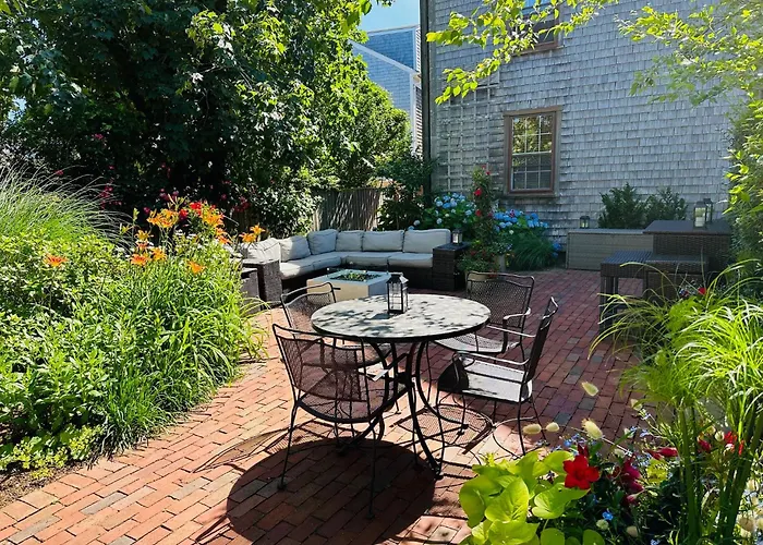Seven Sea Street Inn